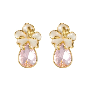 Elegant 18K gold earrings with white flower and pink pear-cut zircon tassel drop