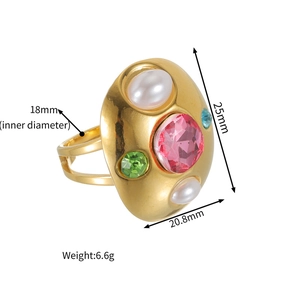 Bague baroque dorée avec cristal rose ovale, perles et zircons de couleur