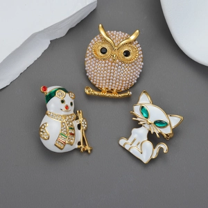 Broche Animaux Mignons Acier Inoxydable Plaqué Or 18K Émail Künstliche Perle Cristal Chouette Chat Bonhomme De Neige Femme