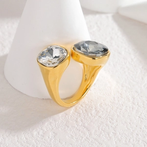 Gold-plated bypass ring with square-cut white and smoke grey zircon stones