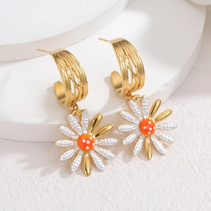 Elegante 18k vergoldete Edelstahl Ohrringe mit Gänseblümchen Anhänger und Quasten Design