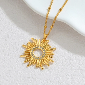 Halskette aus 18k vergoldetem Edelstahl mit Sonnenblumen-Anhänger und Zirkonia-Steinen