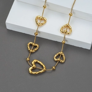 Collier Pendentif Coeur Évidé Acier Inoxydable Plaqué Or 18K Avec Perles Métalliques Bijoux De Mode Élégants Pour Femmes