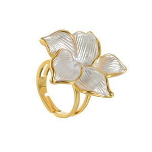 Eleganter 18k vergoldeter offener Blumenring mit perlweißen strukturierten Blüten