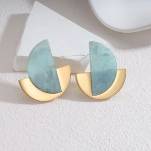 Boucles d'oreilles géométriques plaquées or 18k avec détails en résine marbre bleu