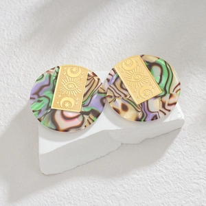 Boucles d'oreilles géométriques en or 18 carats avec marbre et motifs soleil et lune