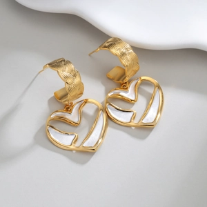 Boucles d'oreilles cœur en acier inoxydable doré 18 carats avec nacre blanche