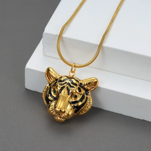 Collier Pendentif Tête De Tigre En Acier Inoxydable Avec Émail Noir Yeux En Pierre Synthétique Verte Chaîne Serpent Femmes
