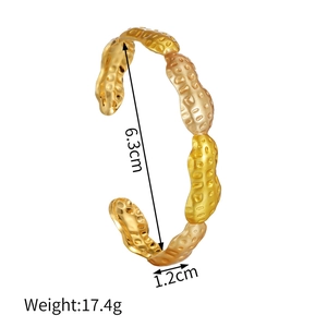 Detailed size chart showing a 1.2cm wide peanut texture gold bangle with 6.3cm diameter
