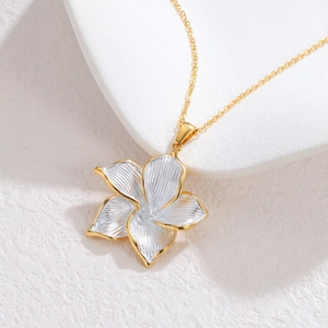 Elegant 18k gold-plated 3D flower pendant necklace with white textured petals for women