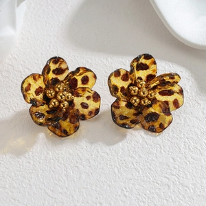 Retro acrylic leopard print flower stud earrings with golden metallic stamen details