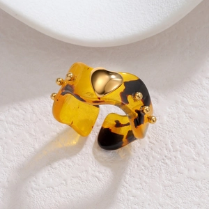 Retro tortoise resin ring with gold heart and bead accents on white stone base