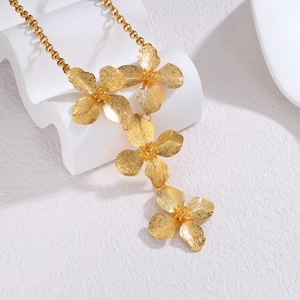 Exaggerated 18k gold plated stainless steel four-flower necklace with brushed finish
