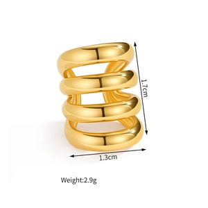 Vue détaillée bague spirale dorée géométrique, hauteur 1,7cm et poids 2,9g, bijou élégant