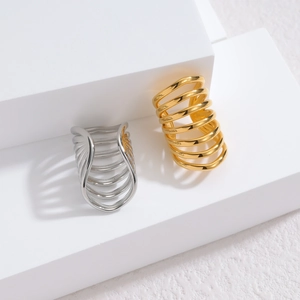 Bagues d'oreilles géométriques minimalistes multicouches en finitions or et argent