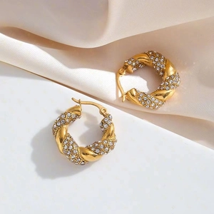 Boucles d'oreilles créoles torsadées en acier doré 18K ornées de zircons brillants