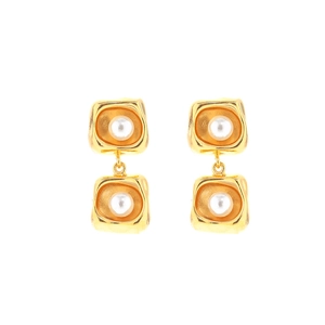 Elegant 18k gold plated square earrings with white pearls for a minimalist design look