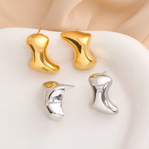 Boucles D Oreilles Fluides Irregulieres Cuivre Plaque Or 18K Avec Tige En Argent Sterling 925 Bijoux Minimalistes Pour Femme