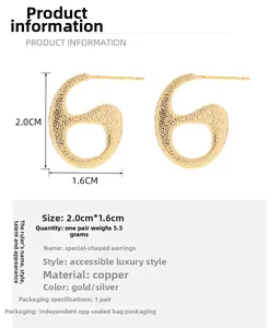 Detail view of 2.0cm hammered gold snake earrings with specific size and weight data