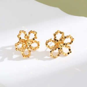 Boucles D'oreilles Puces Fleur Dorée Cuivre Mode Cinq Pétales Avec Tige En Argent Sterling 925 Pour Femmes Rendez-vous