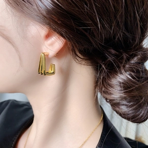 Boucles d'oreilles carrées géométriques minimalistes plaquées or 24K au design épuré