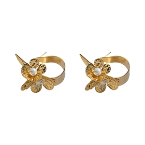 Vintage style gold flower pearl earrings with hammered metal texture for women