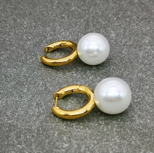 Exquisite 18K gold-plated brass hoop earrings with elegant large white round pearls
