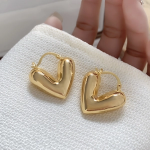Boucles d'oreilles créoles en forme de cœur évidé plaqué or 18 carats pour femme