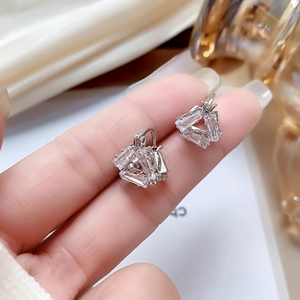 Minimalist triangle hoop earring with baguette cut zircon in 18k gold plating