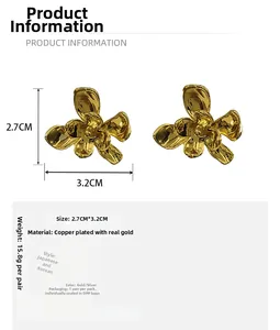Detailed size specifications for 2.7cm gold-plated floral earrings with 15.8g weight info