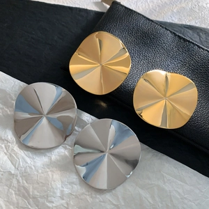 Gold and silver pleated round disc earrings with radial textured metallic finish