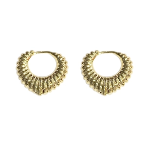 Golden hollow heart-shaped hoop earrings with croissant screw thread texture design