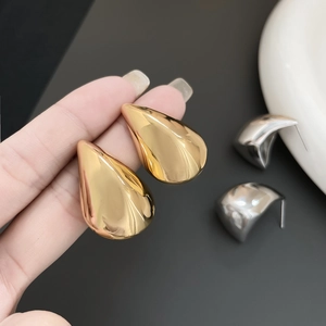 Polished chunky teardrop stud earrings in gold and silver finish for a minimalist look