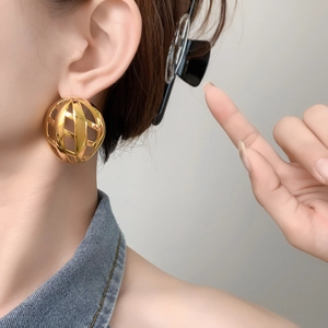 Exaggerated hollow mesh spherical stud earrings in polished gold for a bold fashion look