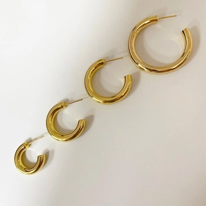 Classic gold hollow tube C-shaped hoop earrings with a high-polished mirror finish