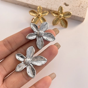 Elegant 18K gold plated flower stud earrings with a polished minimalist floral design