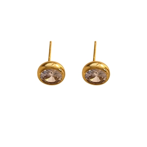 Elegante vergoldete Ohrstecker mit großen funkelnden Zirkonia im Brillantschliff