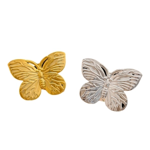 Modische Schmetterling Ohrstecker in 18K Gold und Silber mit strukturierter Oberfläche