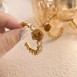 Exaggerated gold-plated C-shaped hoop earrings with zircon stones and mesh metal rose