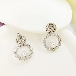 Vintage style silver earrings with hammered metal discs and zircon-studded pearls