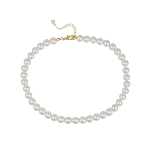 Klassieke Franse vintage parelketting met verstelbare gouden sluiting op wit