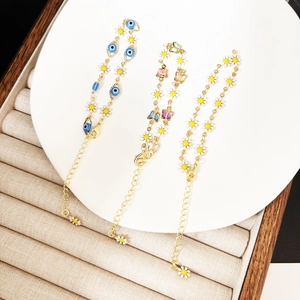 14K vergoldetes Armband-Set mit Emaille-Gänseblümchen, Schmetterlingen und Evil Eye