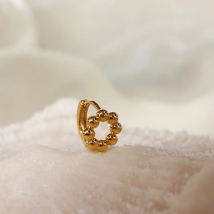 Orecchini a cerchio geometrici placcati oro 18 carati con elegante trama a perline