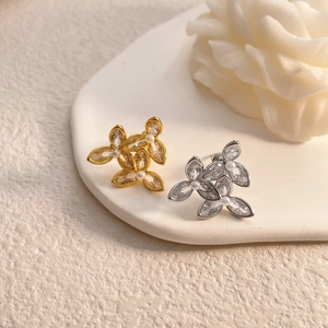 Boucles d'oreilles fleurs en argent 925 avec zircons scintillants et perle centrale