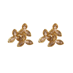 Boucles d'oreilles fleurs dorées avec zircons taille marquise et perle centrale chic