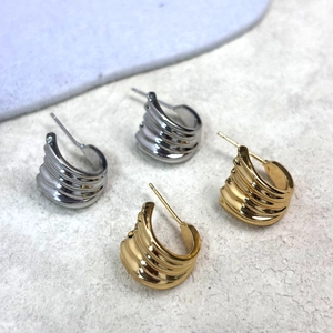 Gold and silver fan-textured geometric C-shaped earrings with layered ripple design