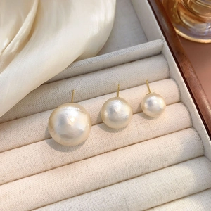 Three sizes of velvet pearl stud earrings with 925 silver needles in a jewelry box