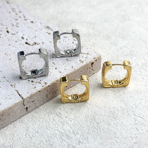 Orecchini a cerchio geometrici quadrati minimalisti in oro e argento su base in pietra
