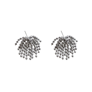 Boucles d'oreilles fleurs perles argentées avec franges métalliques modernes