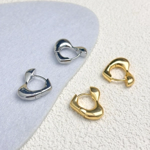 Boucles d'oreilles créoles cœur épaisses en or et argent avec finition polie